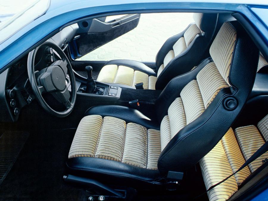 Интерьер Porsche 928 1977 года  (WW) (фото 10 из 17)